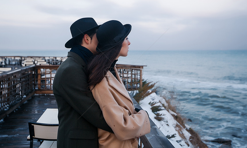 在乌克兰敖德萨度冬假的夫妇图片