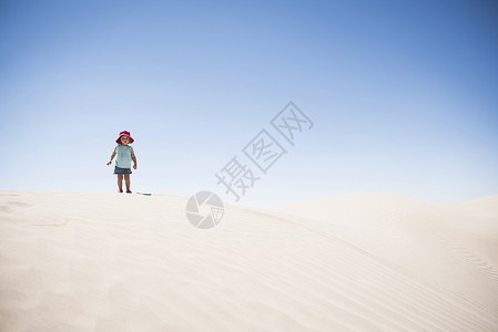 美国犹他州小撒哈拉沙漠里的孩子图片