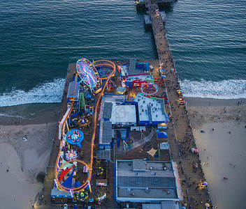 美国加利福尼亚州圣莫尼卡俯瞰游乐园游乐设施图片