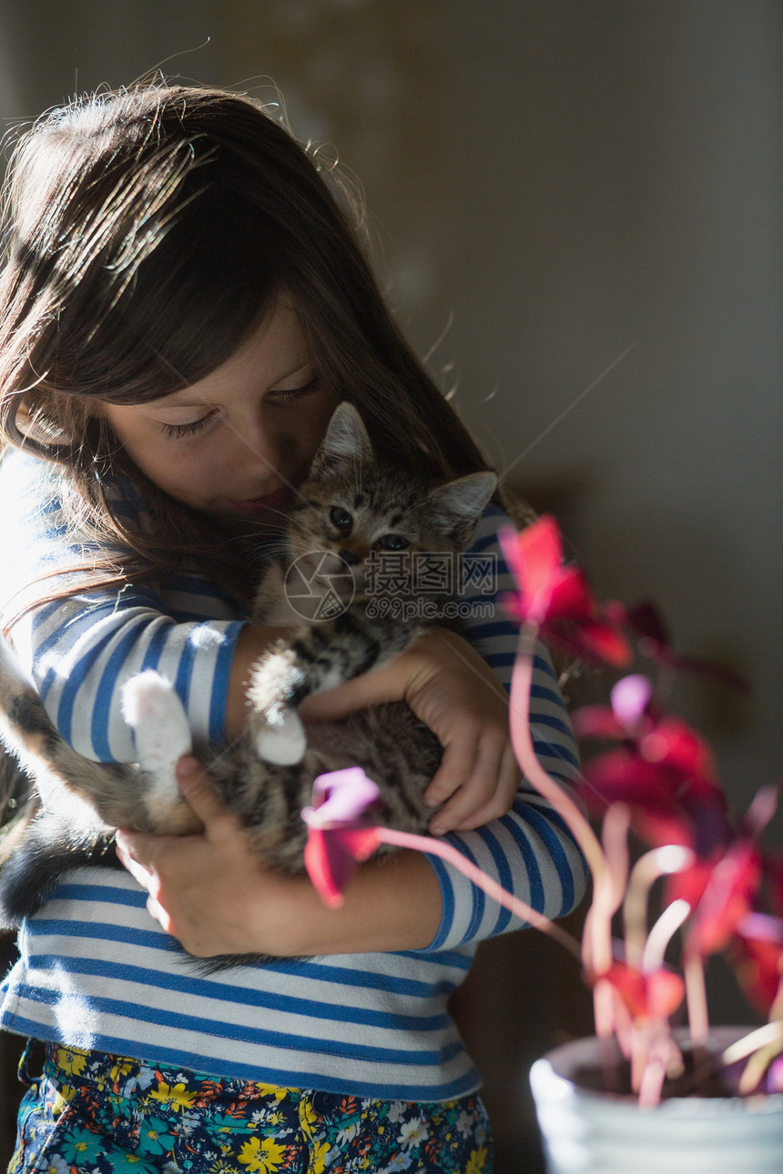 女童养小猫图片