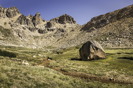 阿根廷里奥内格罗纳公园山谷的巨石高清图片