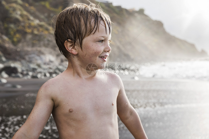 圣克鲁斯德特内里费加那利群岛西班牙欧洲在海滩上笑着微的男孩图片