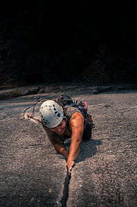 加拿大斯夸米什酋的攀岩的女人图片