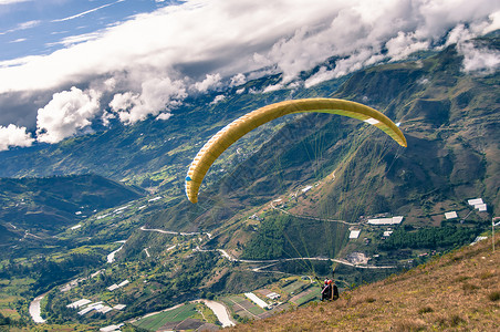 个人滑翔伞帕特阿祖艾厄瓜多尔高清图片