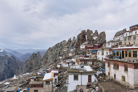 西藏的山村背景图片