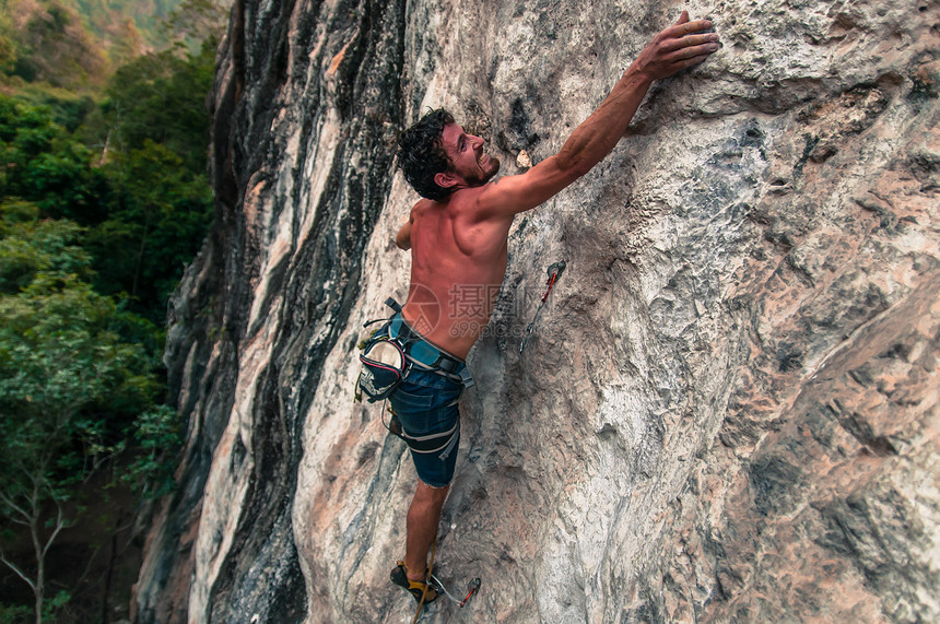 人运动攀登石灰塔克老挝图片