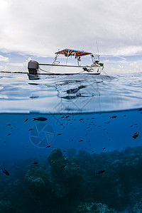 蓝色潜水艇墨西哥金塔纳罗奥州科祖梅尔岛Conzumel礁上游船背景