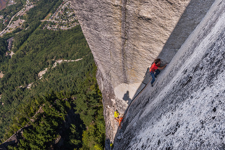 加拿大斯夸米什攀岩者高清图片