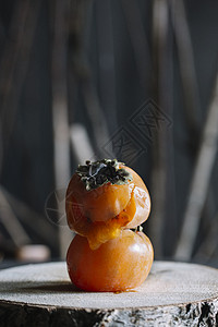 砧板上的柿子图片