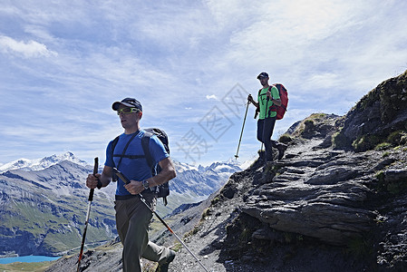 瑞士瓦莱州登山者朋友图片