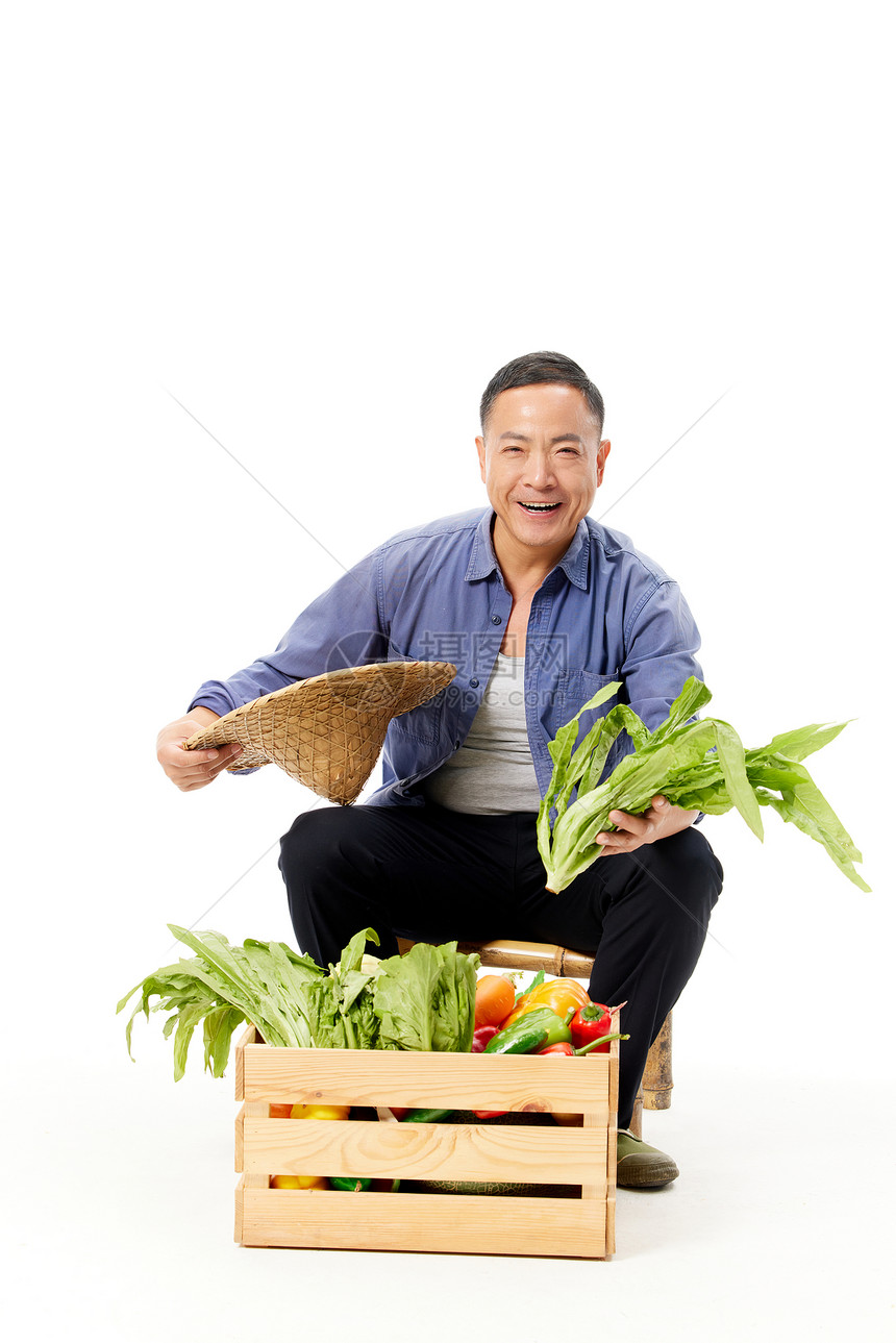 菜农拿着蔬菜图片