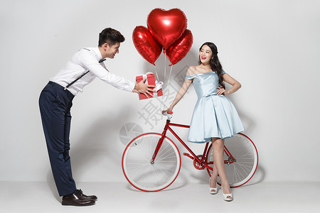 喜事结婚订婚红色浪漫情侣骑自行车背景