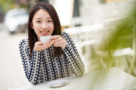 休闲活动年轻女孩喝咖啡图片