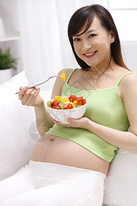 孕妇吃水果沙拉图片