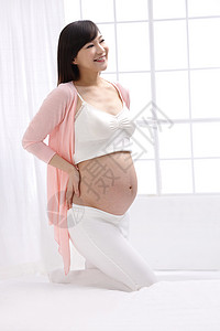 时尚自信享乐幸福的孕妇图片