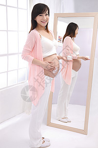 摄影医疗窗户孕妇涂抹按摩膏图片