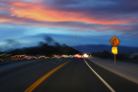 高速公路路牌前进的道路地貌箭头符号道路汽车背景