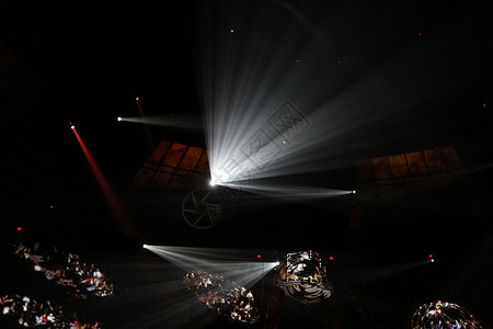 剧院内舞台与灯光高清图片