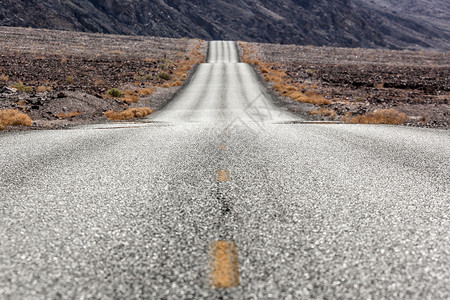 彼得奥格登风景点冒险道路消失点汽车广告背景图背景