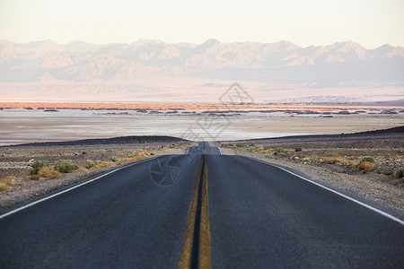 公路起伏地平线旅行大盆地公园汽车广告背景图背景
