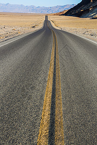 高速拍摄拍摄环境空旷岩石汽车广告背景图背景
