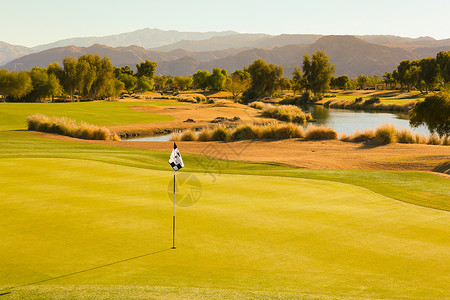 高尔夫球旗自然日光高尔夫球场背景