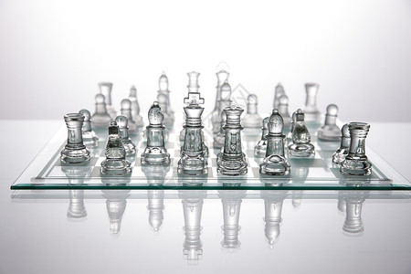 白色玻璃水晶透明国际象棋背景