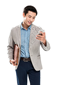 视频短信看手机的青年商务男士背景