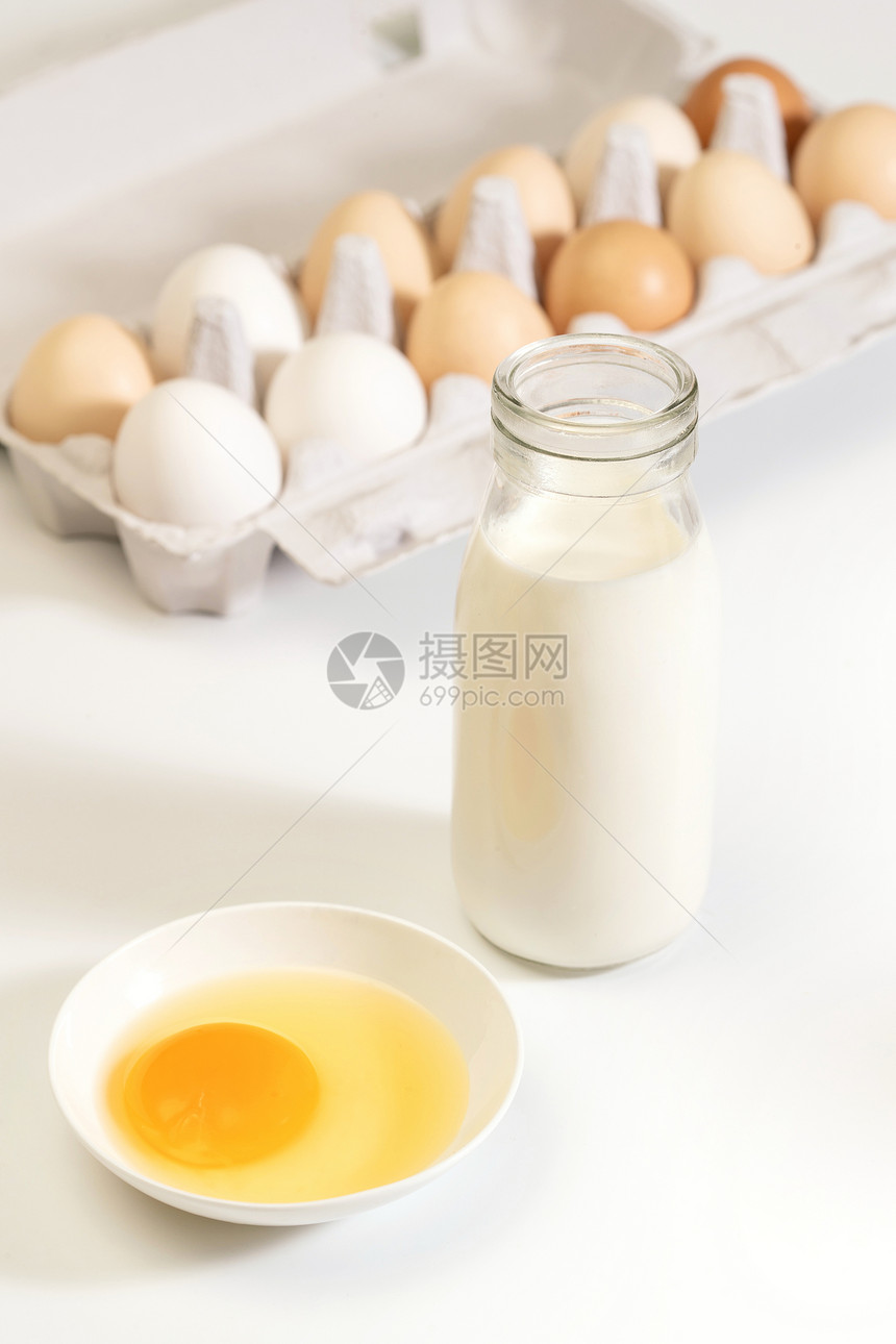 健康食材鸡蛋和牛奶图片