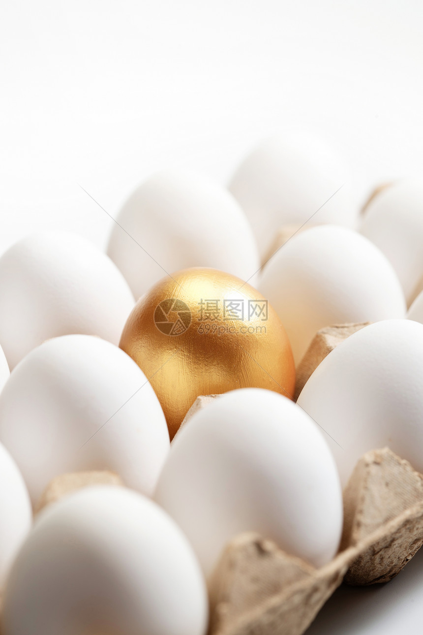 一盒鸡蛋中的金蛋图片