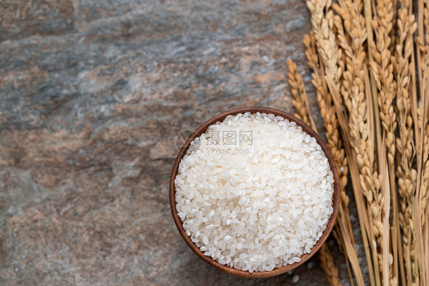 一碗大米和水稻图片