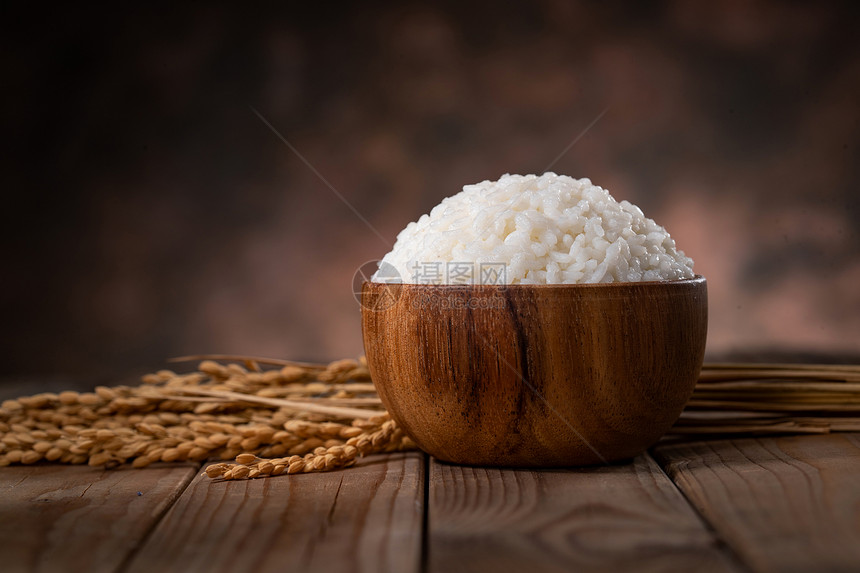 丰收一碗米饭和水稻图片