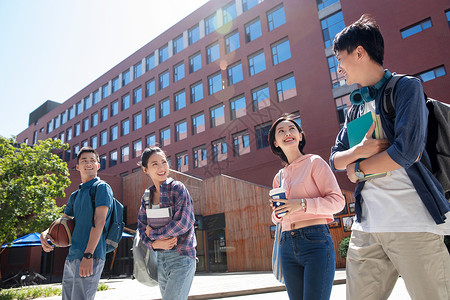 你画梦想素材阳光下快乐的大学生在校园里背景