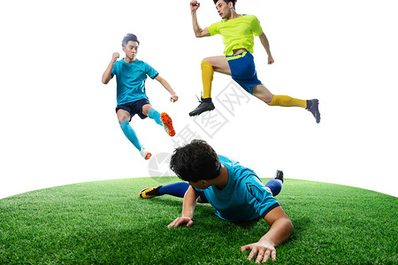 足球运动员一起踢足球图片