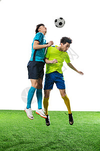 体育技能两名足球运动员踢球高清图片