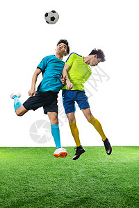 体育比赛两名足球运动员踢球图片