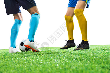 体育活动两名足球运动员踢球高清图片