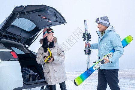 雪情侣一家人到滑雪场滑雪运动背景