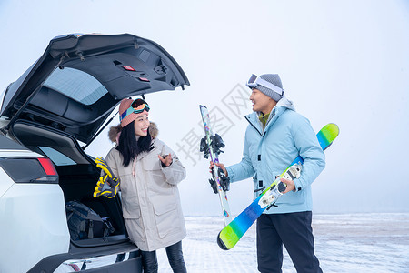 汽车团购会一家人到滑雪场滑雪运动背景