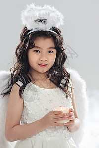 火的翅膀素材站着仅儿童幸福拿着蜡烛的可爱小天使背景
