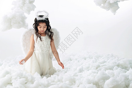 儿童节活动装饰快乐的小天使玩耍背景