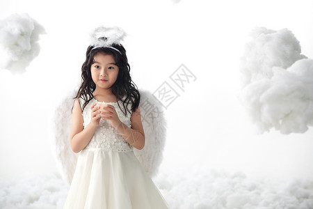 图片视觉效果仅儿童摄影拿着蜡烛的可爱小天使高清图片