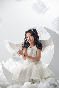 坐着月亮的嫦娥坐着玩耍裙子坐在月亮上的快乐小天使背景