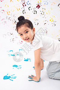 颜料小孩成长亚洲画画的小女孩背景