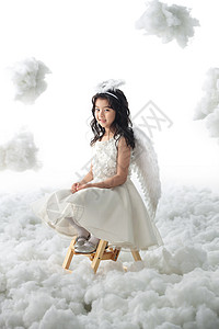 天堂欢乐仙女坐着玩耍的快乐小天使图片