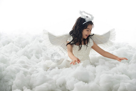 白色光晕效果仙女漂亮的图片视觉效果快乐的小天使玩耍背景