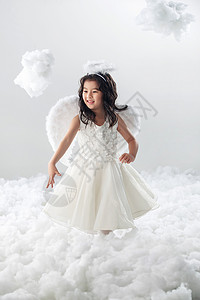 影棚拍摄模仿东亚快乐的小天使玩耍图片
