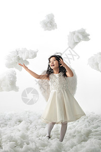 东亚表现积极漂亮的快乐的小天使玩耍图片