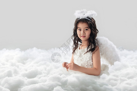 创意天使东方人欢乐东亚在玩耍的快乐小天使背景