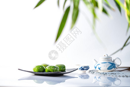 扇子茶壶和叶子饮食文化竹叶下的青团和茶具背景